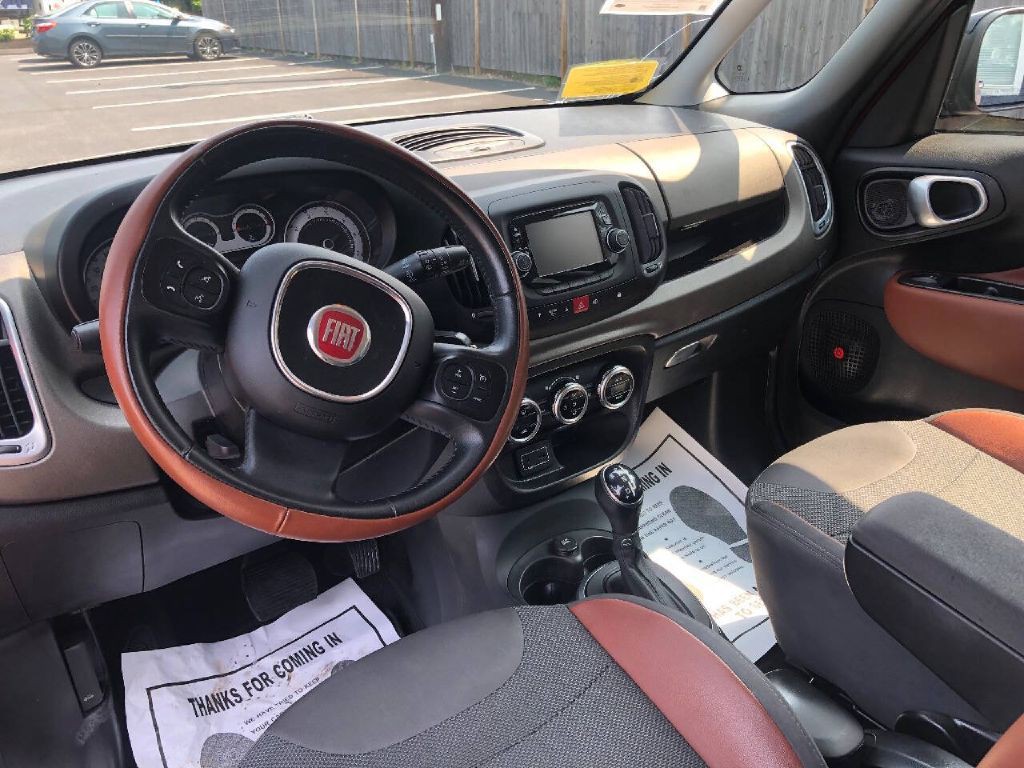 2015 FIAT 500L Image 8