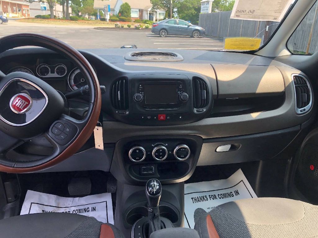 2015 FIAT 500L Image 9