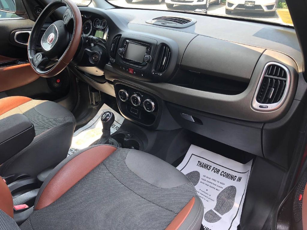2015 FIAT 500L Image 10
