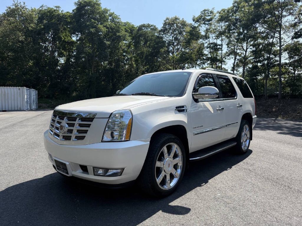2013 Cadillac Escalade Image 2