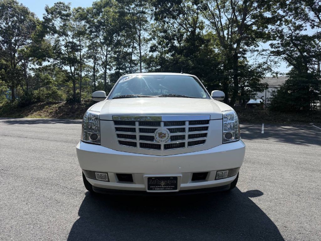 2013 Cadillac Escalade Image 3