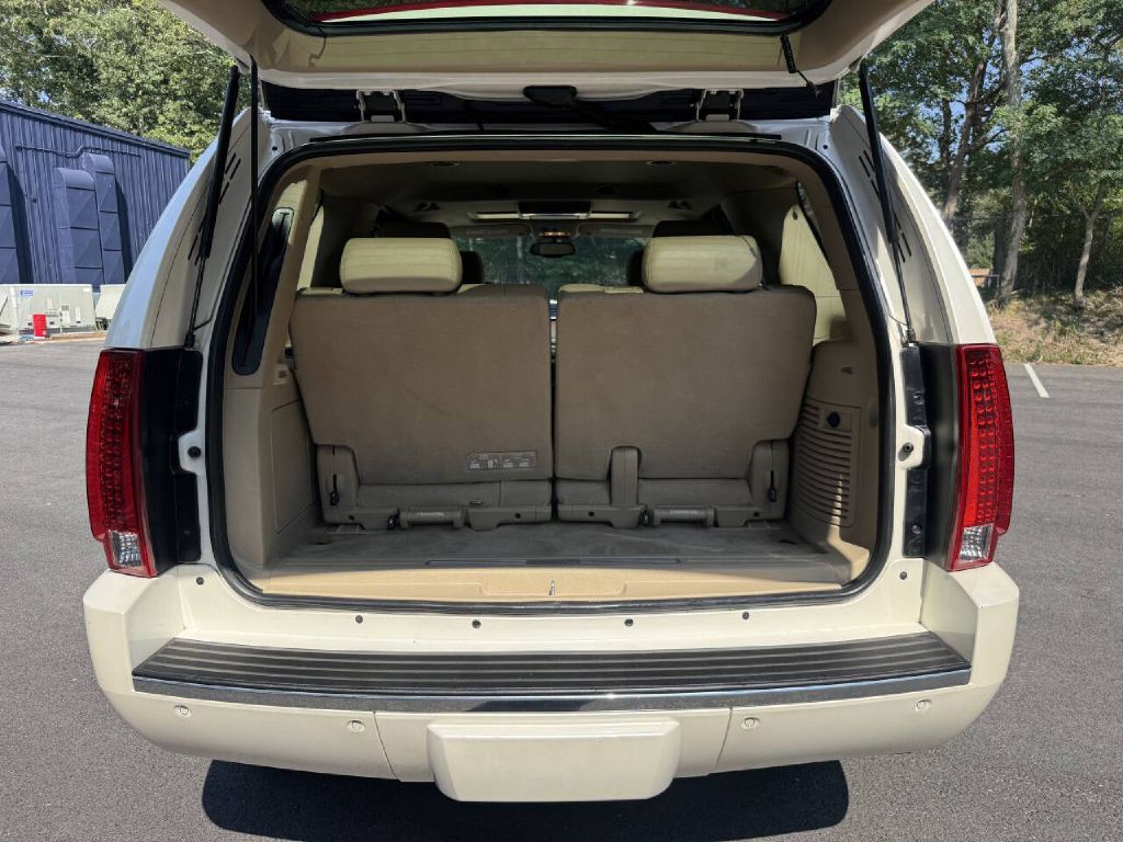 2013 Cadillac Escalade Image 8