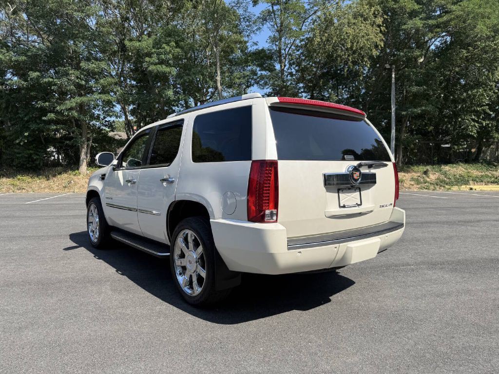 2013 Cadillac Escalade Image 9