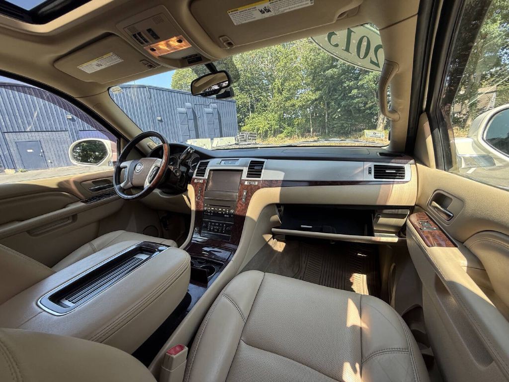 2013 Cadillac Escalade Image 13