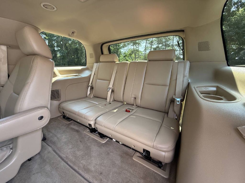 2013 Cadillac Escalade Image 17