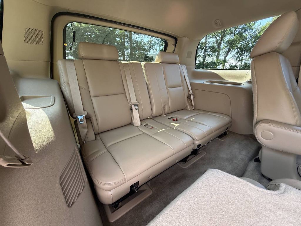 2013 Cadillac Escalade Image 18