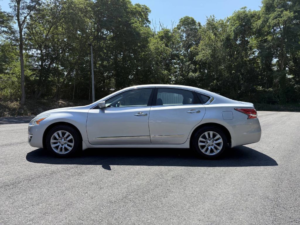 2015 Nissan Altima Image 9