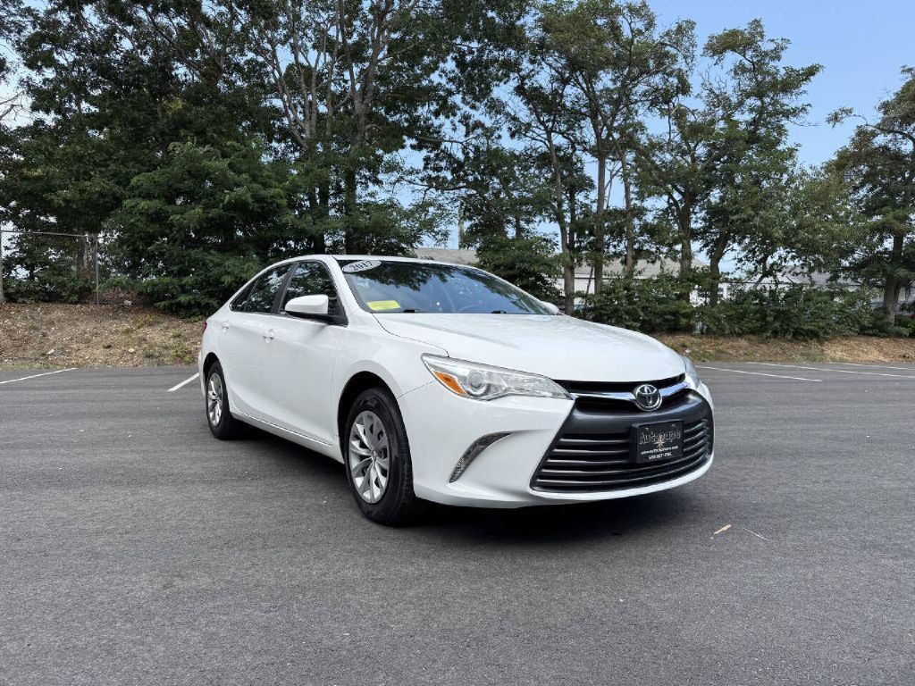 2017 Toyota Camry Image 4