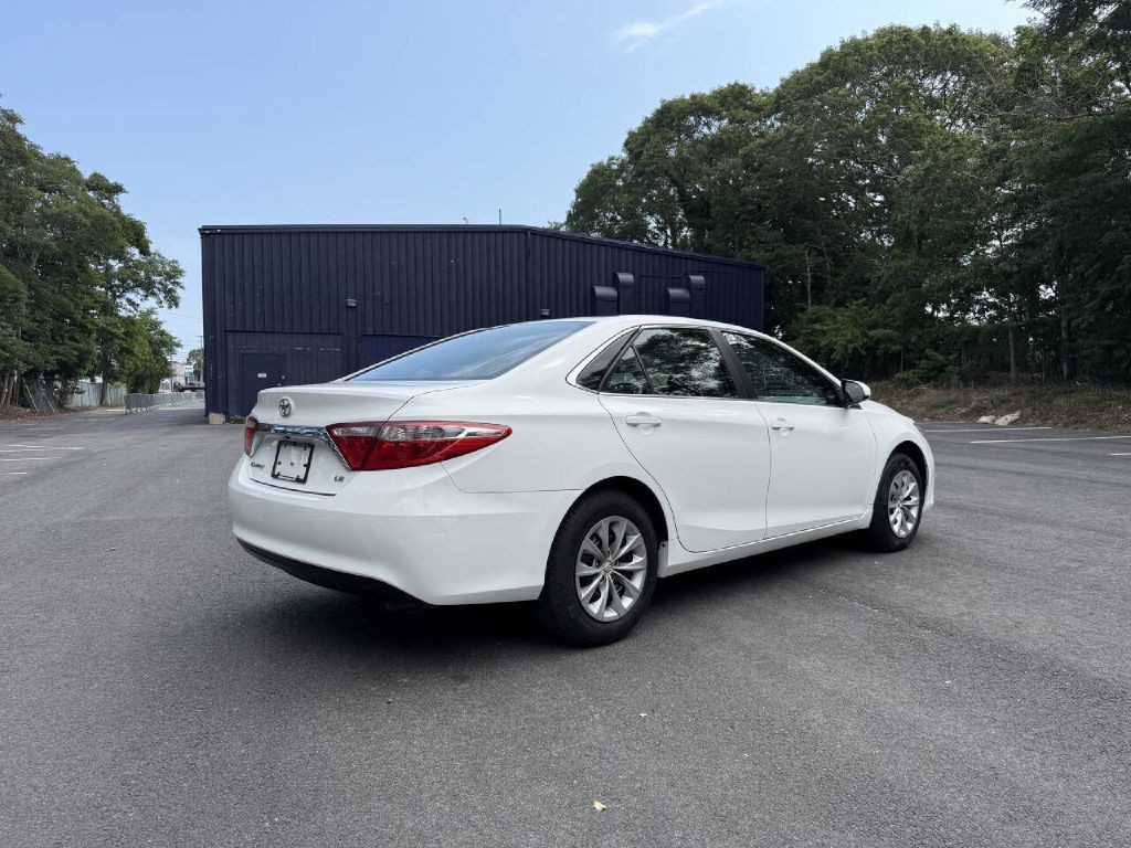 2017 Toyota Camry Image 6