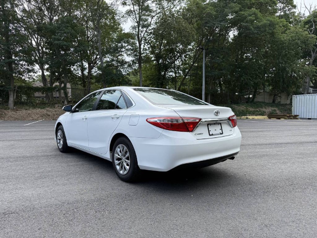 2017 Toyota Camry Image 8