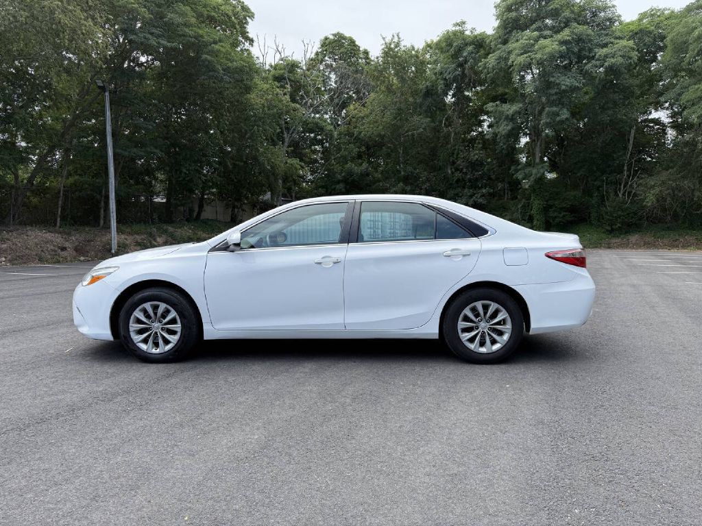 2017 Toyota Camry Image 9