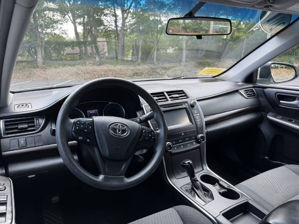 2017 Toyota Camry Image 10