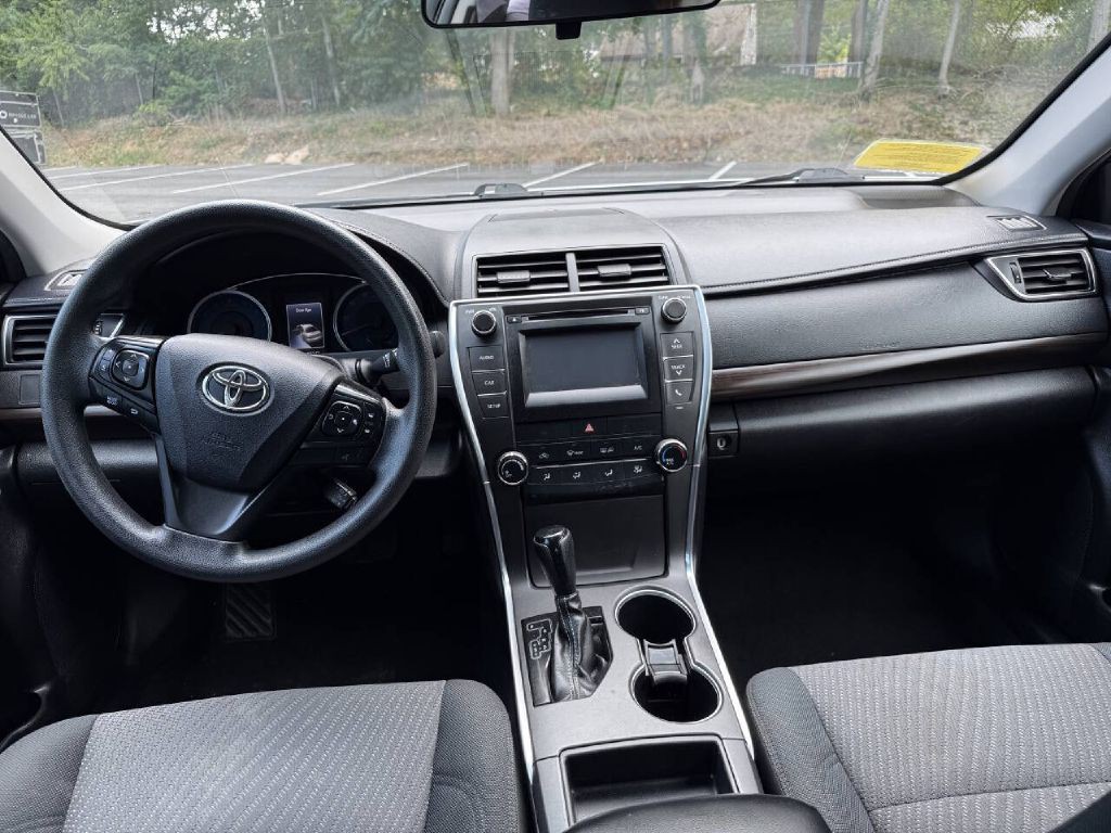 2017 Toyota Camry Image 11