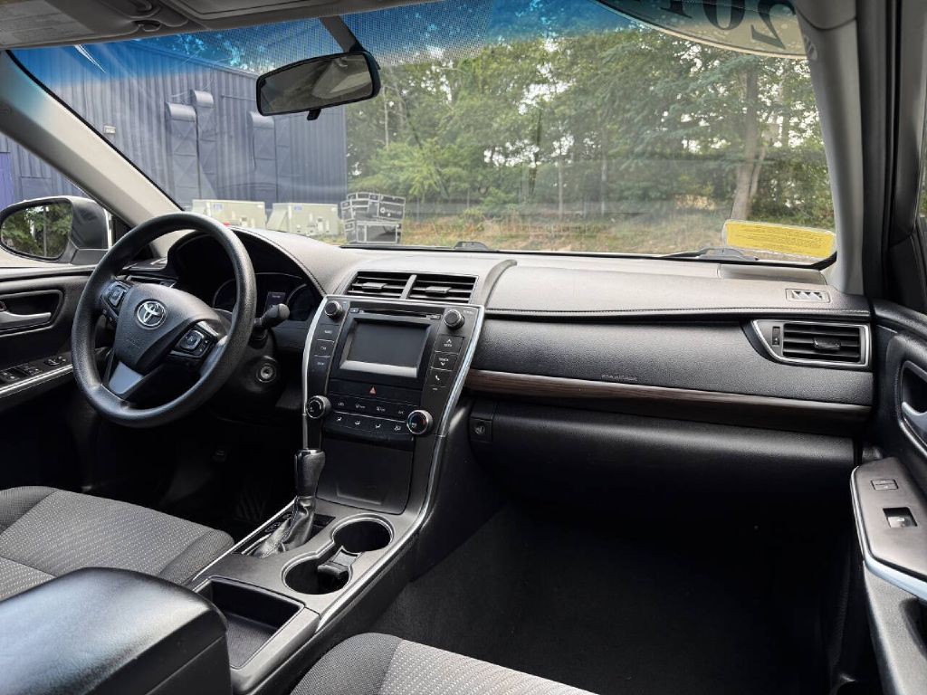 2017 Toyota Camry Image 12