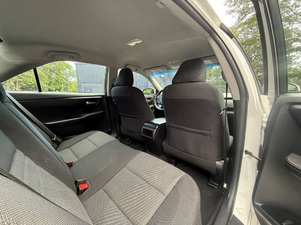 2017 Toyota Camry Image 14