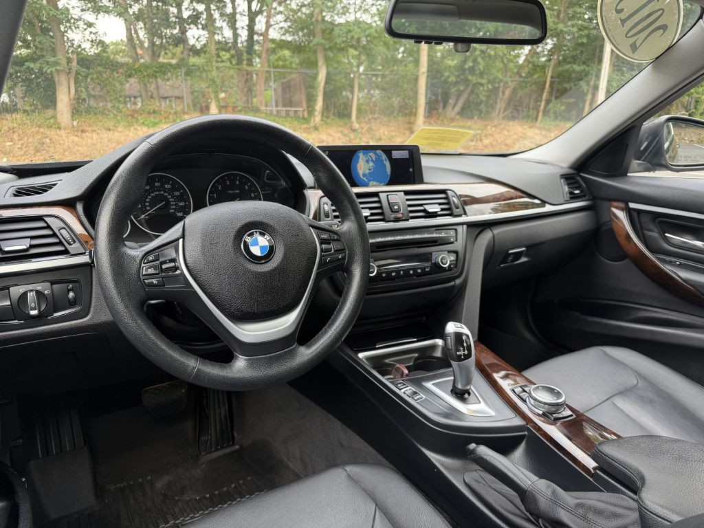 2015 BMW 3 Series Image 9