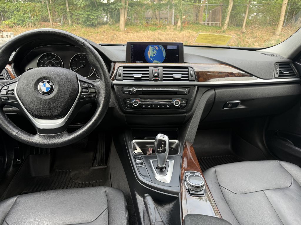 2015 BMW 3 Series Image 10