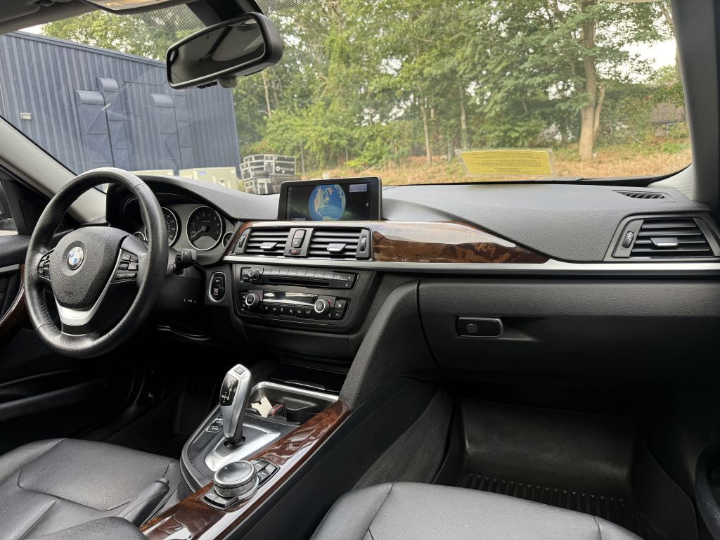 2015 BMW 3 Series Image 11