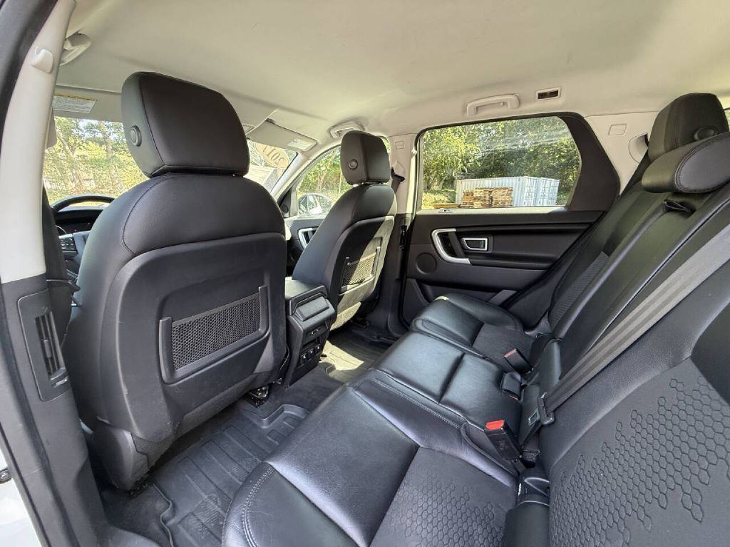 2017 Land Rover Discovery Sport Image 11