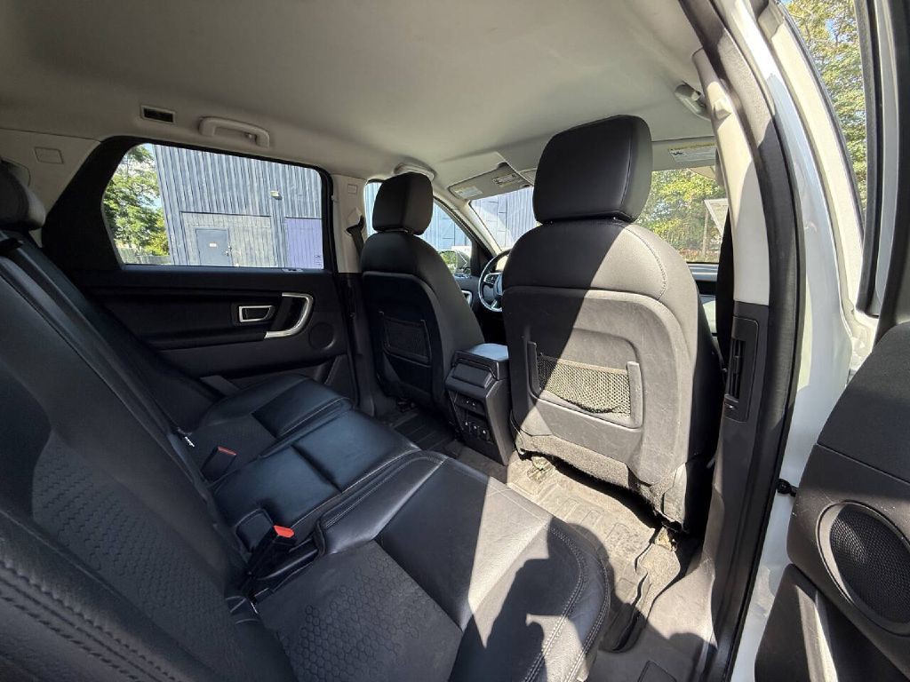 2017 Land Rover Discovery Sport Image 14