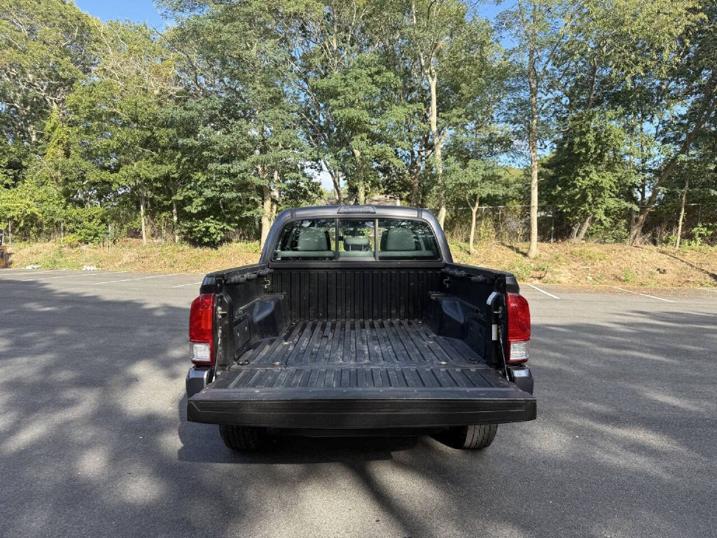 2016 Toyota Tacoma Image 8
