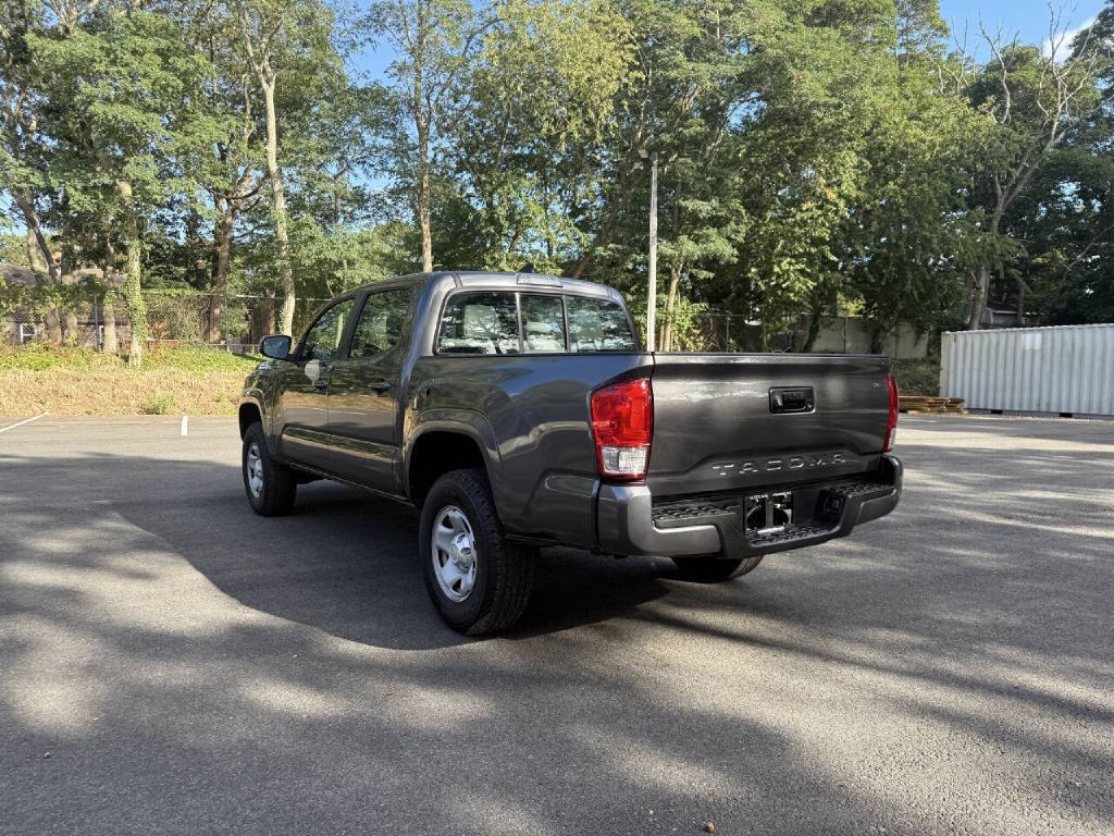 2016 Toyota Tacoma Image 9