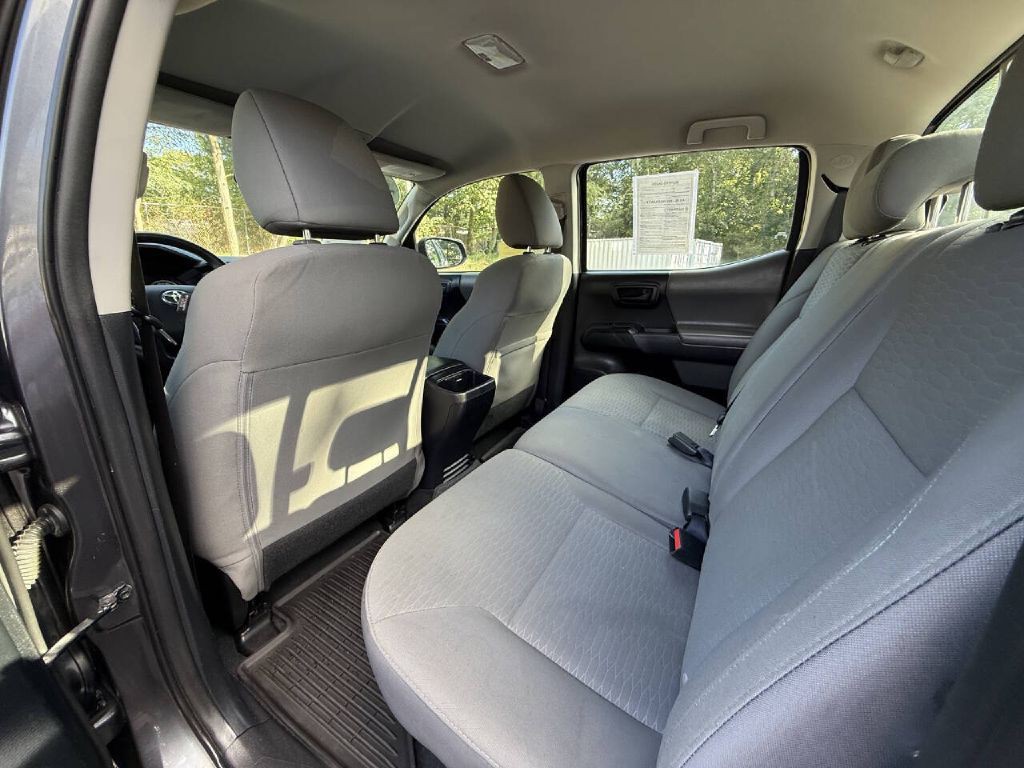 2016 Toyota Tacoma Image 12