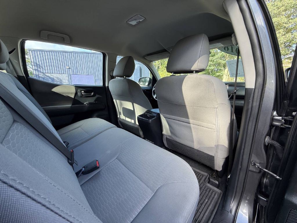 2016 Toyota Tacoma Image 13