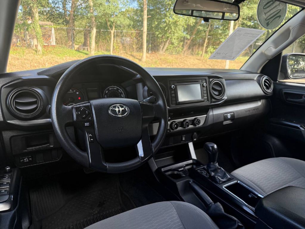 2016 Toyota Tacoma Image 14
