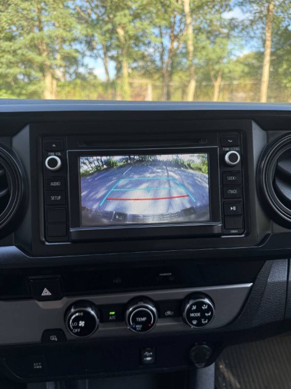 2016 Toyota Tacoma Image 16