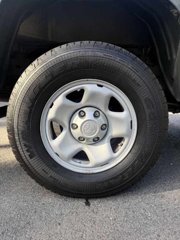 2016 Toyota Tacoma Image 17