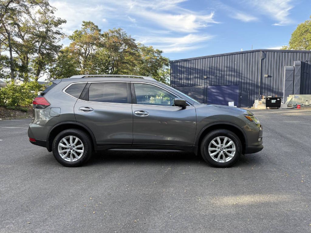 2017 Nissan Rogue Image 2