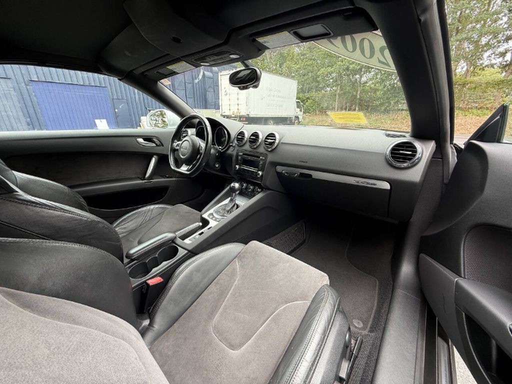 2009 Audi TT Image 13
