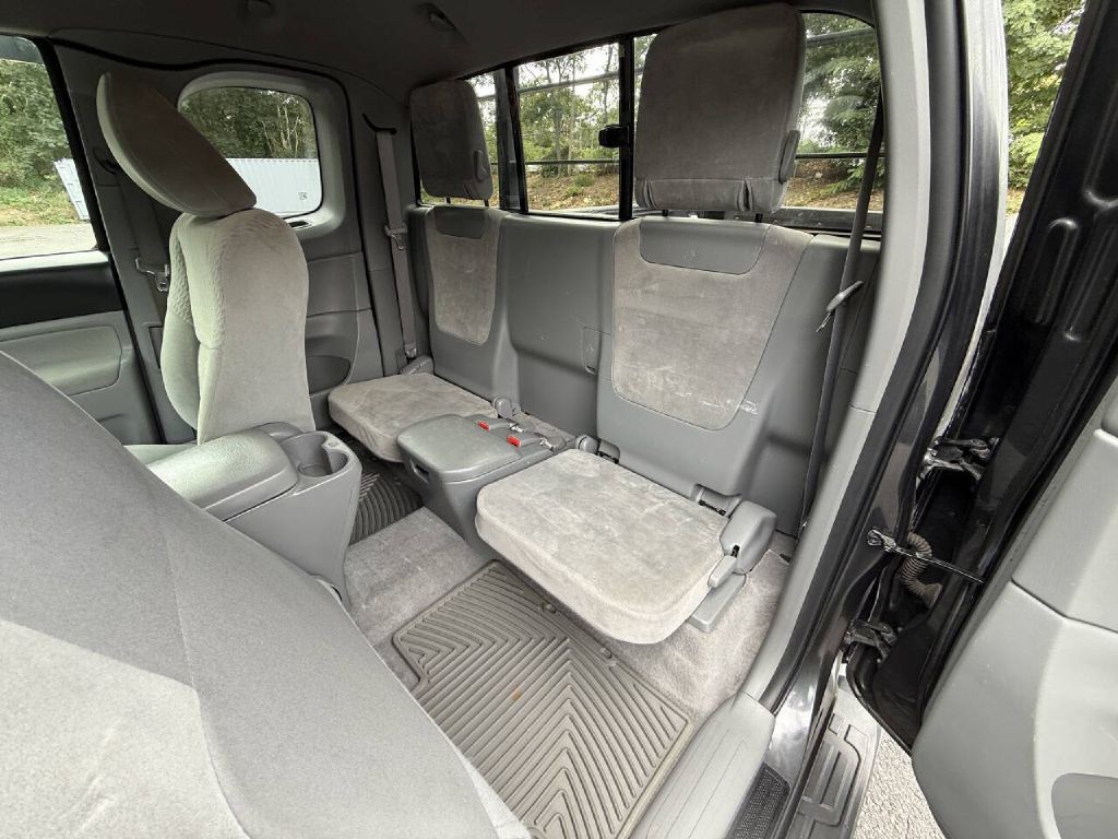 2010 Toyota Tacoma Image 11