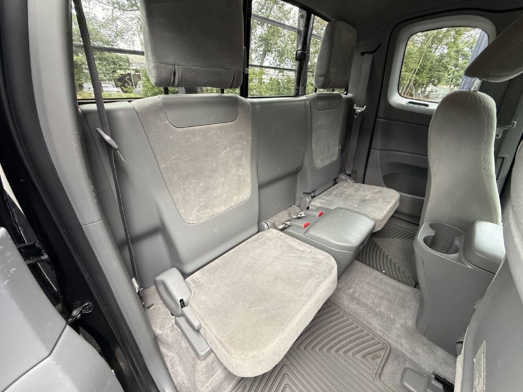 2010 Toyota Tacoma Image 13