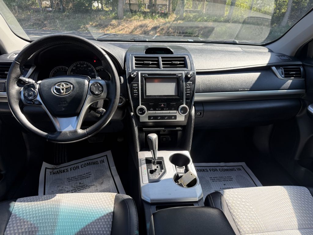 2012 Toyota Camry Image 11