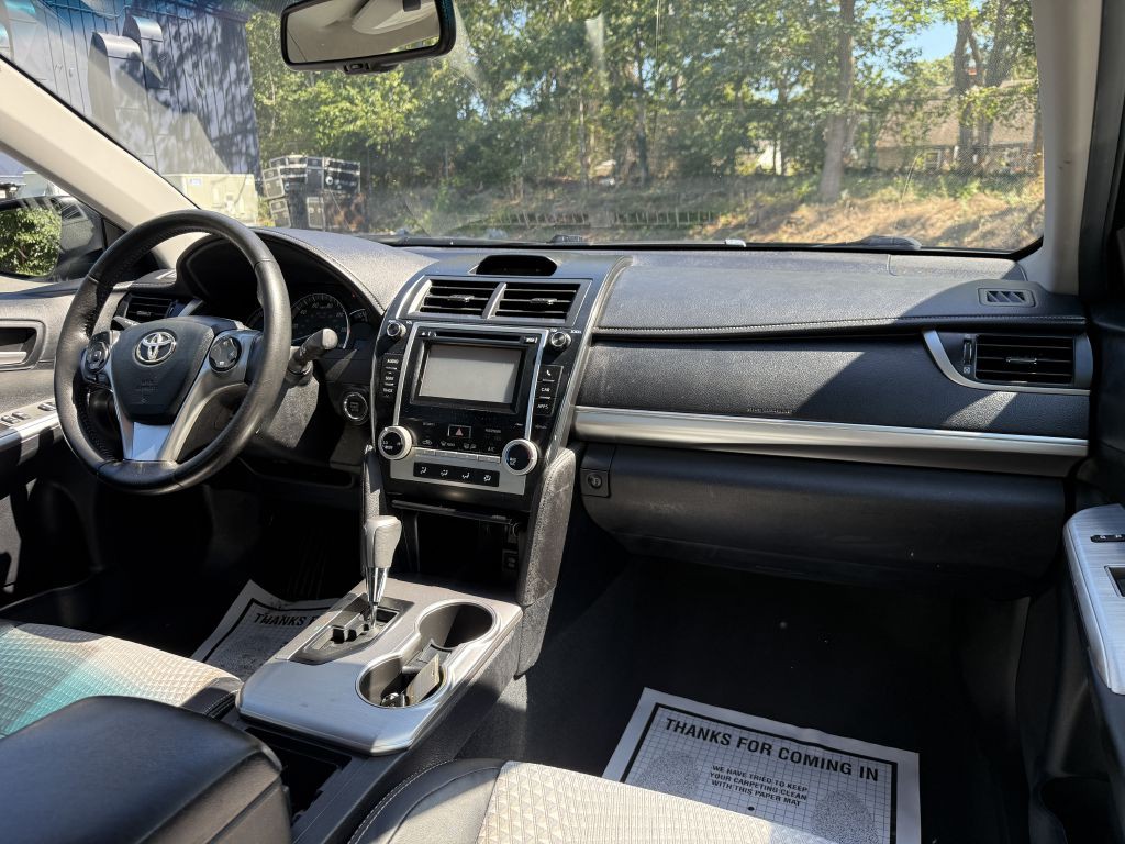 2012 Toyota Camry Image 12