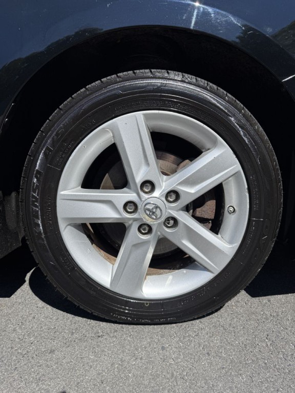 2012 Toyota Camry Image 16