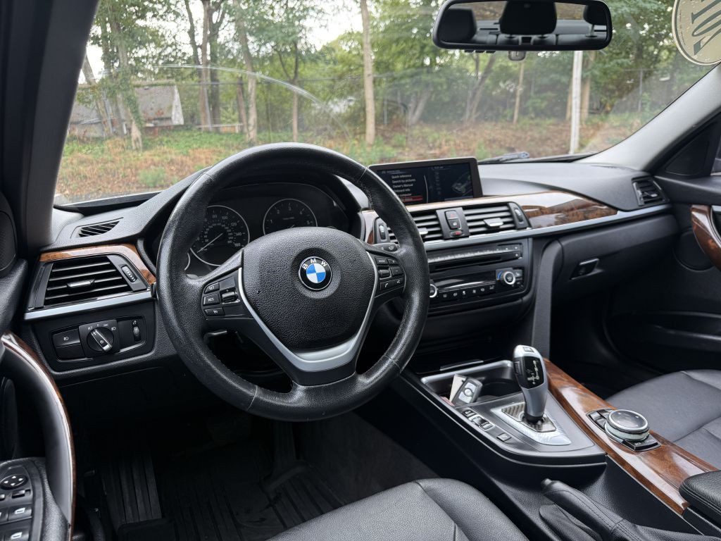 2014 BMW 3 Series Image 9
