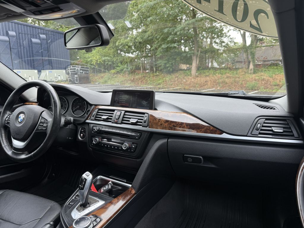 2014 BMW 3 Series Image 11