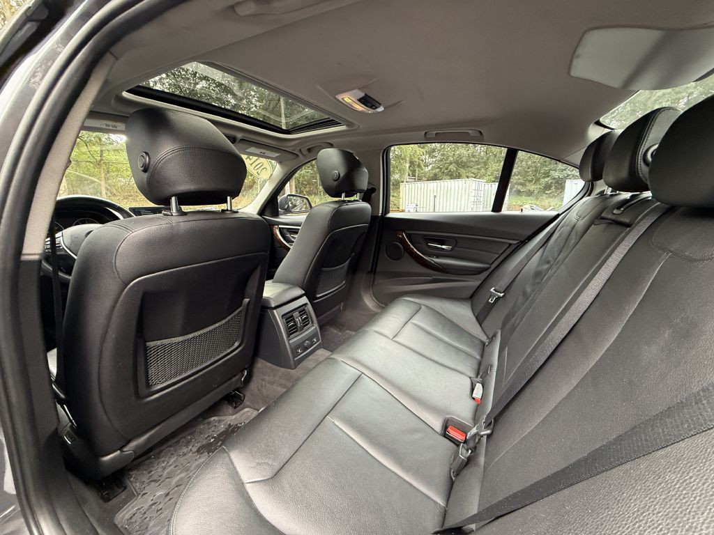 2014 BMW 3 Series Image 12