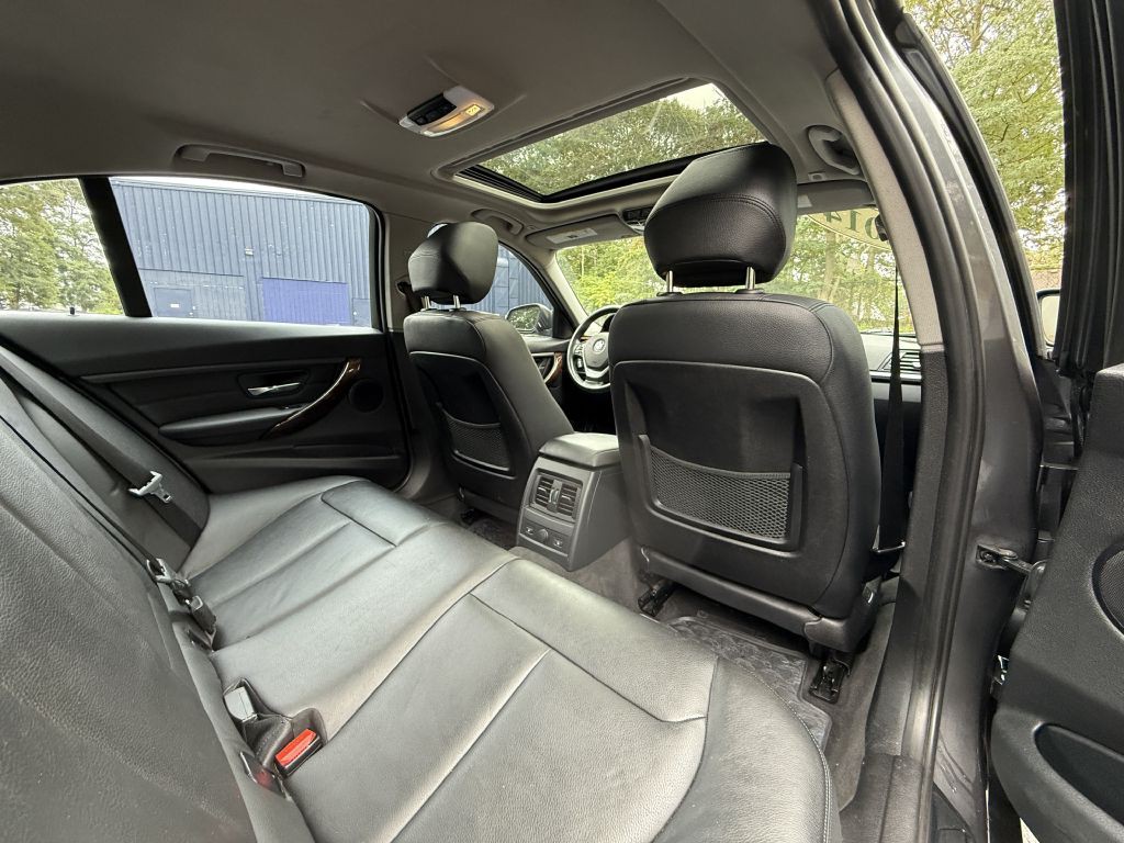 2014 BMW 3 Series Image 13