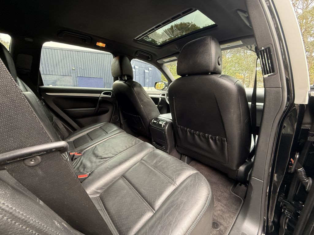 2010 Porsche Cayenne Image 14