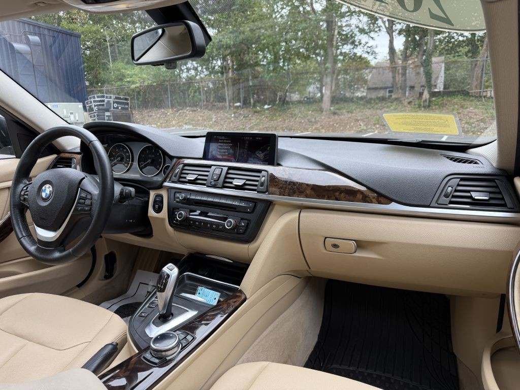2014 BMW 3 Series Image 12