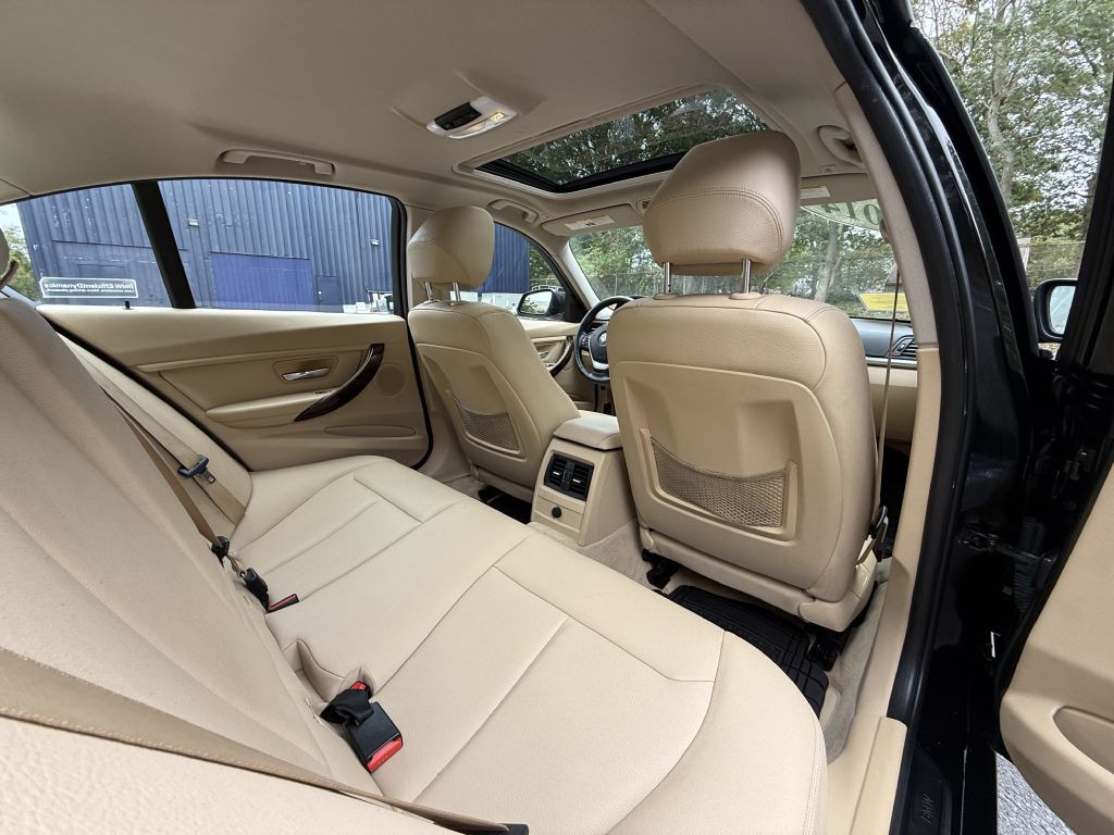 2014 BMW 3 Series Image 14