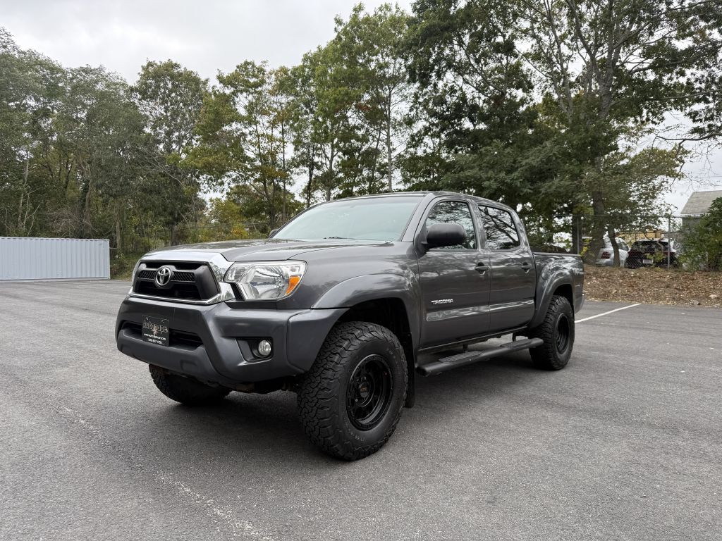 2015 Toyota Tacoma Image 2