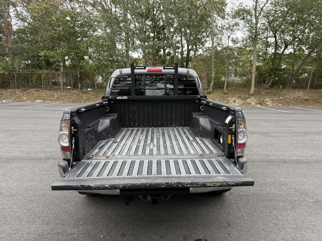 2015 Toyota Tacoma Image 8