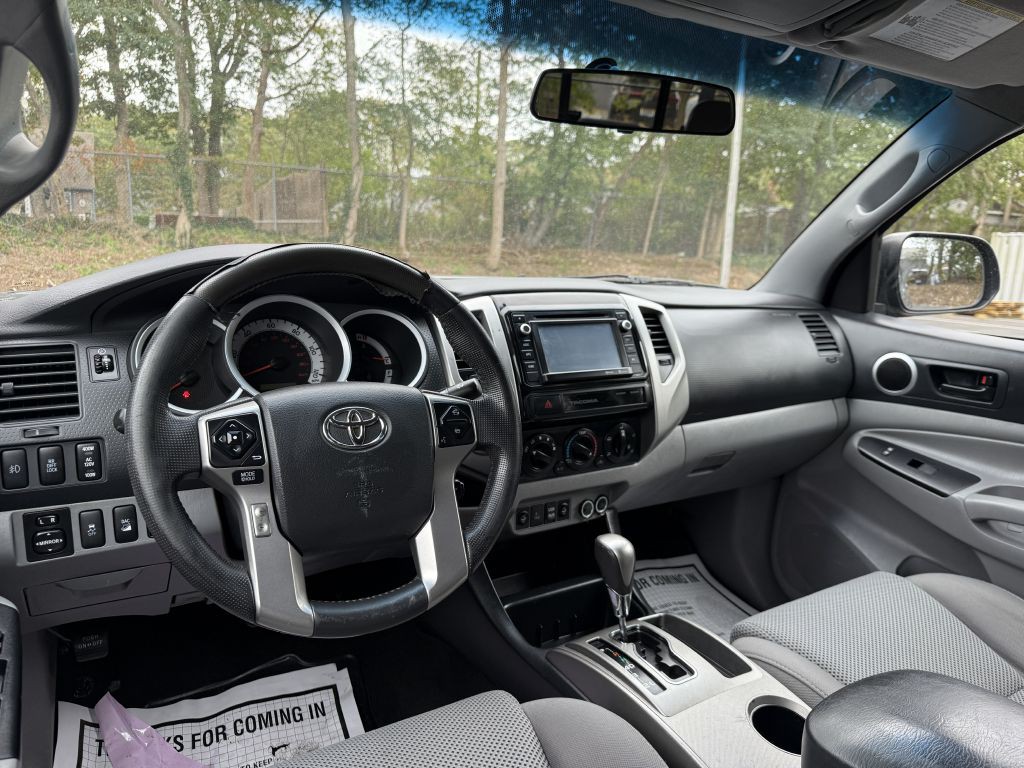 2015 Toyota Tacoma Image 11