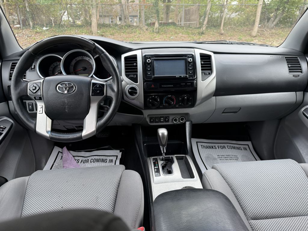 2015 Toyota Tacoma Image 12