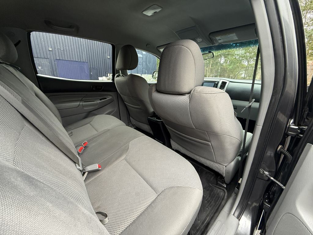 2015 Toyota Tacoma Image 15